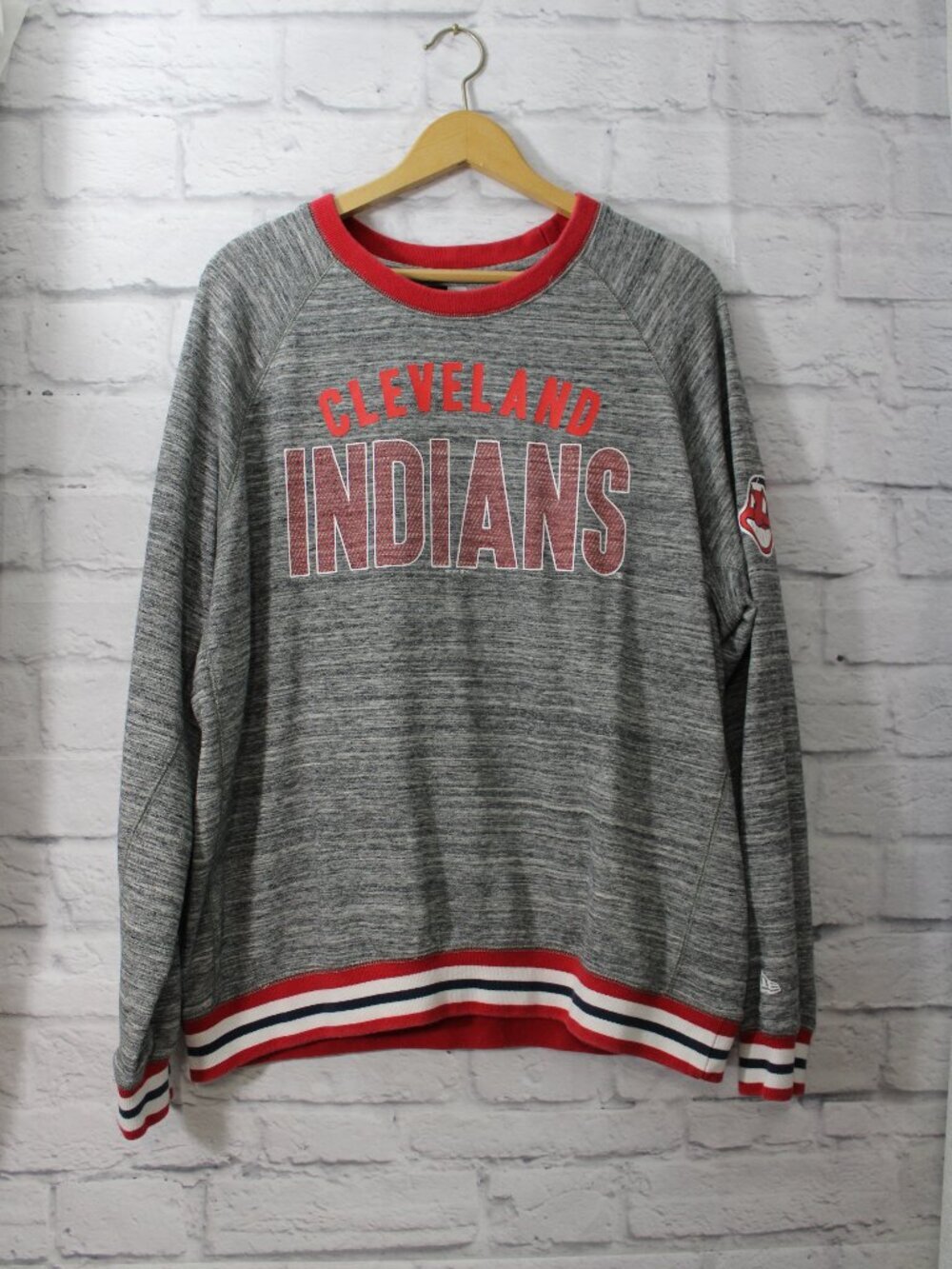 New Era Men's Extra Large Cleveland Indians Gray Crewneck Terry Cloth Sweatshirt